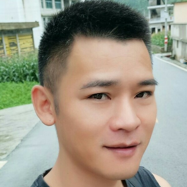 故意浅吻红尘的照片