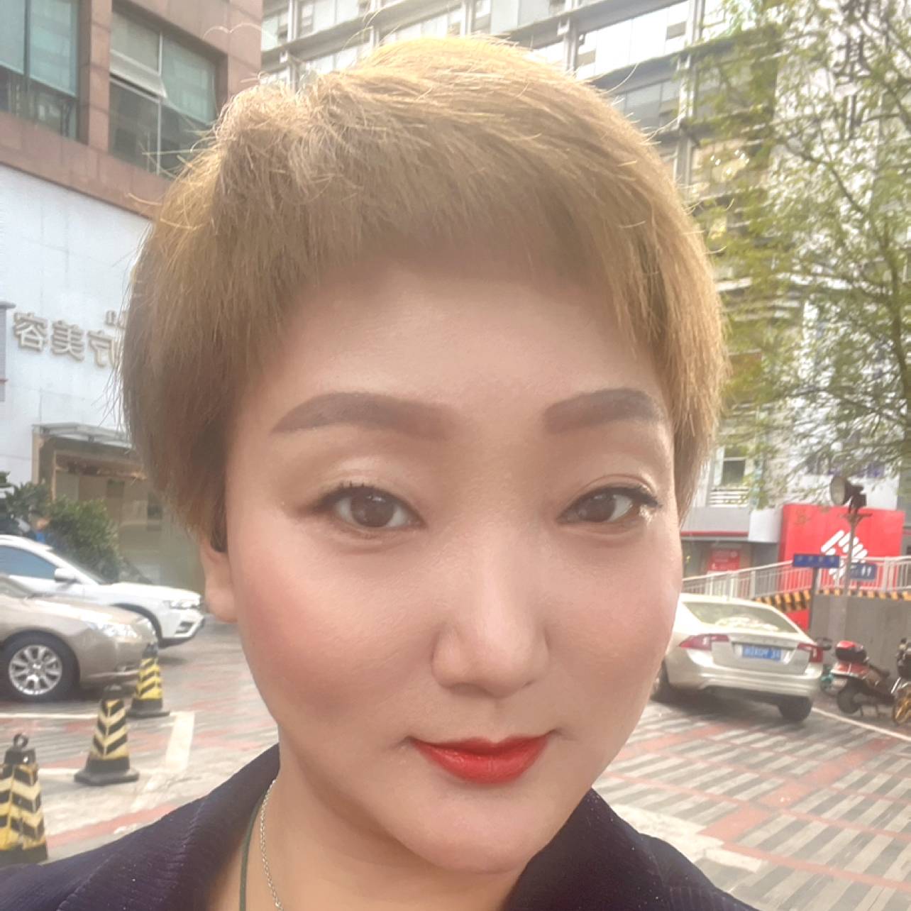嚓茶回首甜美的照片