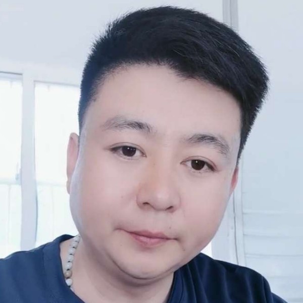 快乐踢哈密瓜的照片