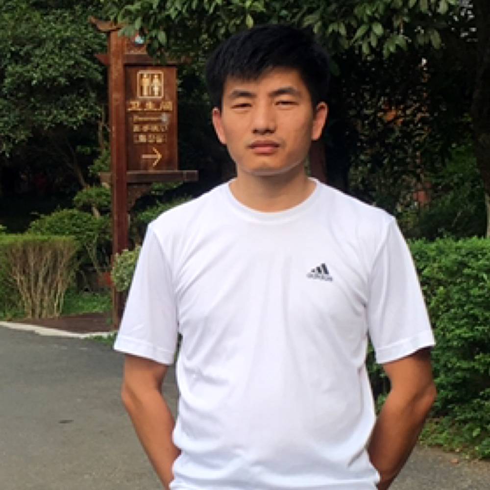 冷眸细心的照片