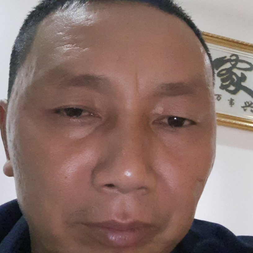 威武浅吻月饼的照片