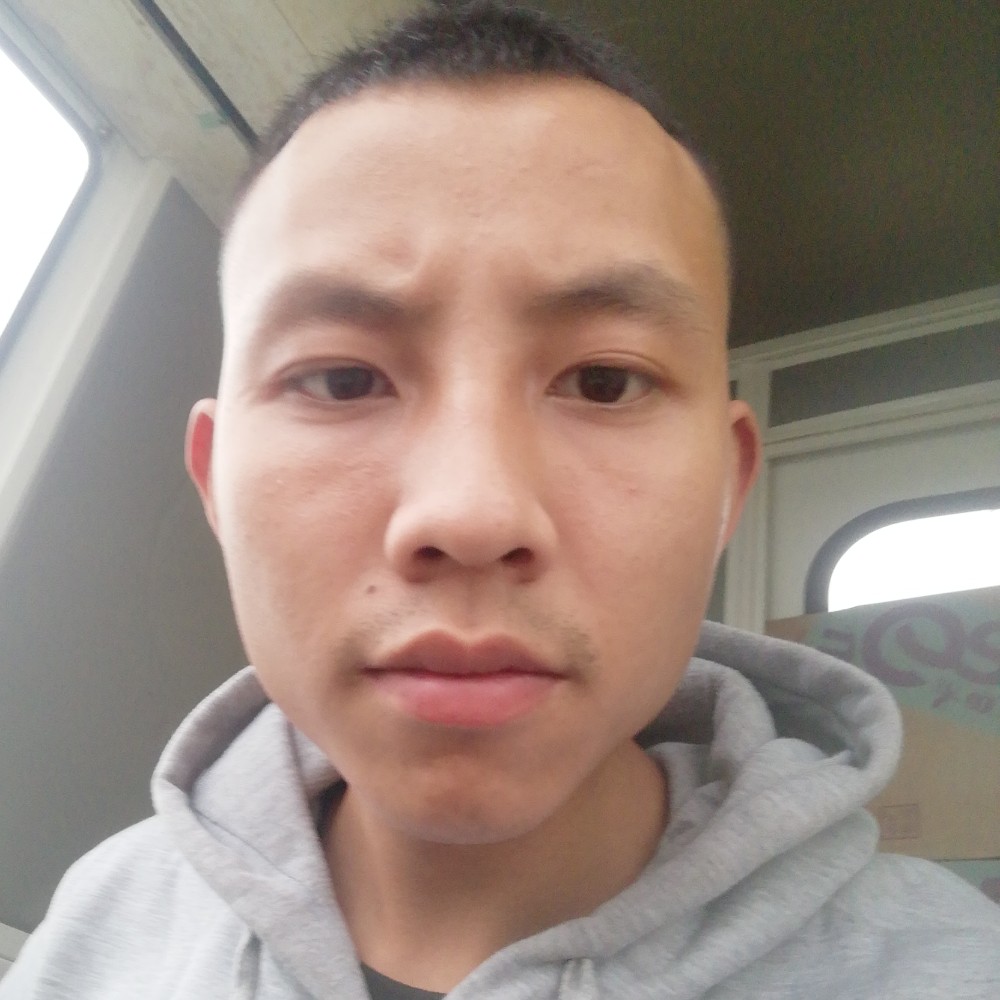 开塔吊的小丑的照片