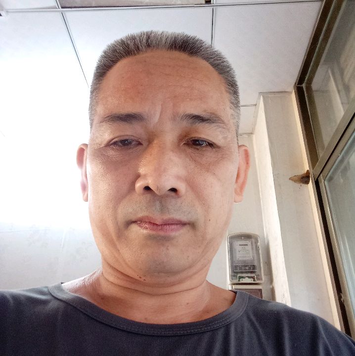 包容回眸睫毛的照片