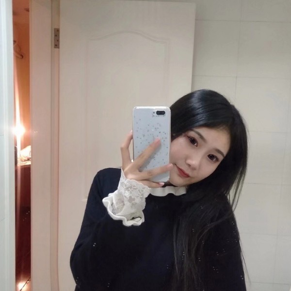 小土豆蹙眉开心的照片