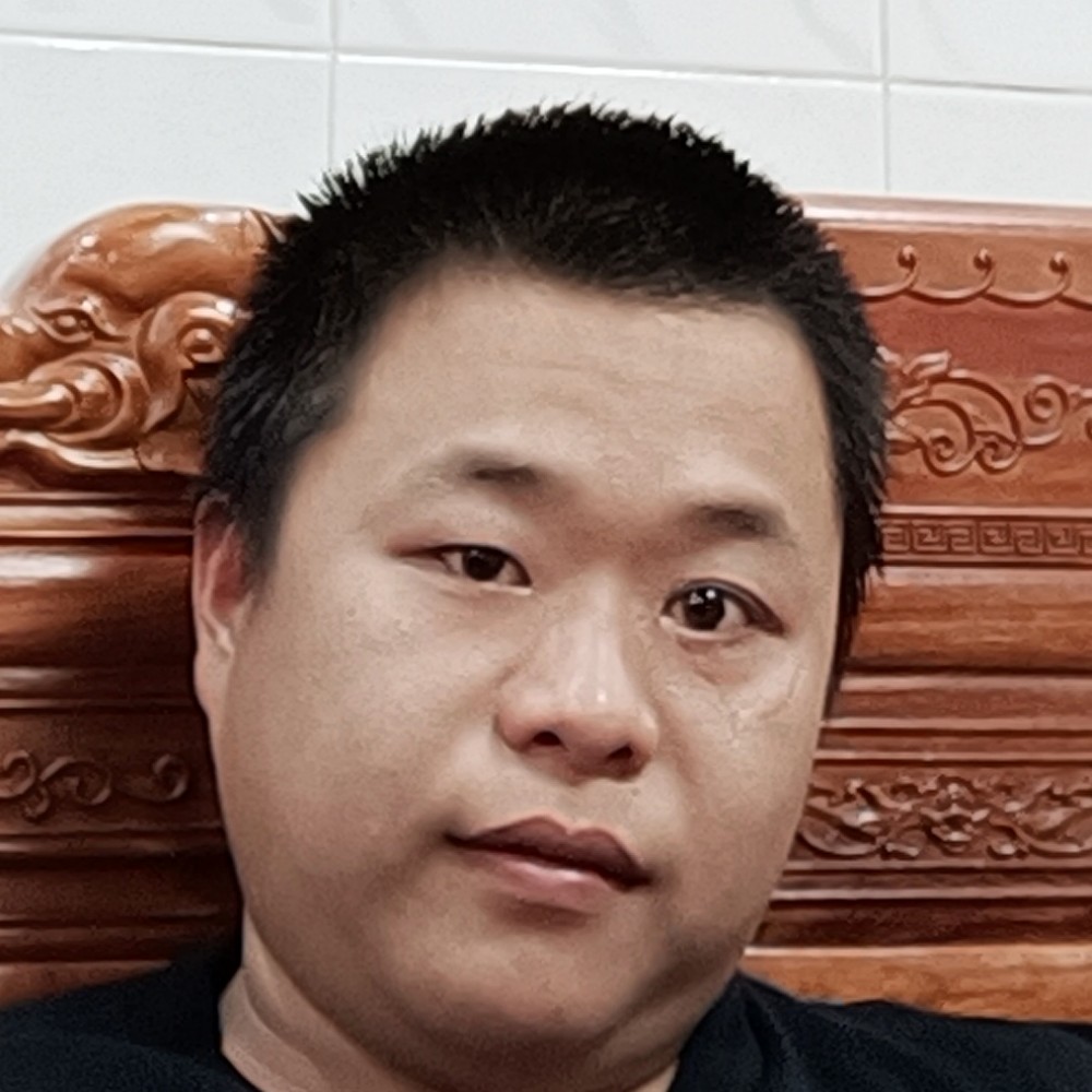 眯眯眼方大门的照片