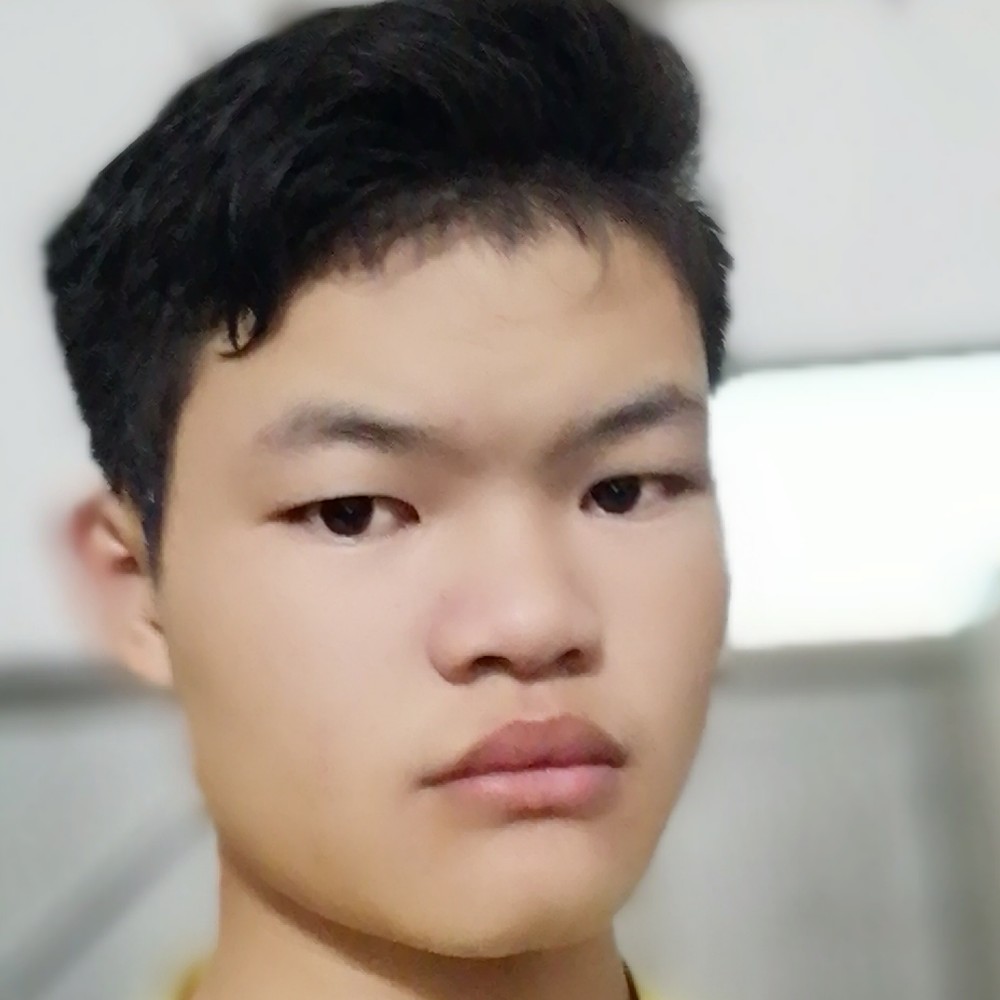 朴实深拥草莓的照片