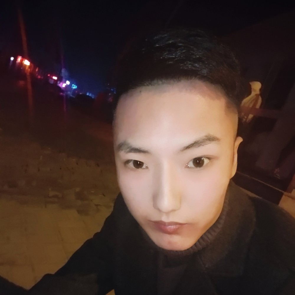 老鼠眯眯眼的照片