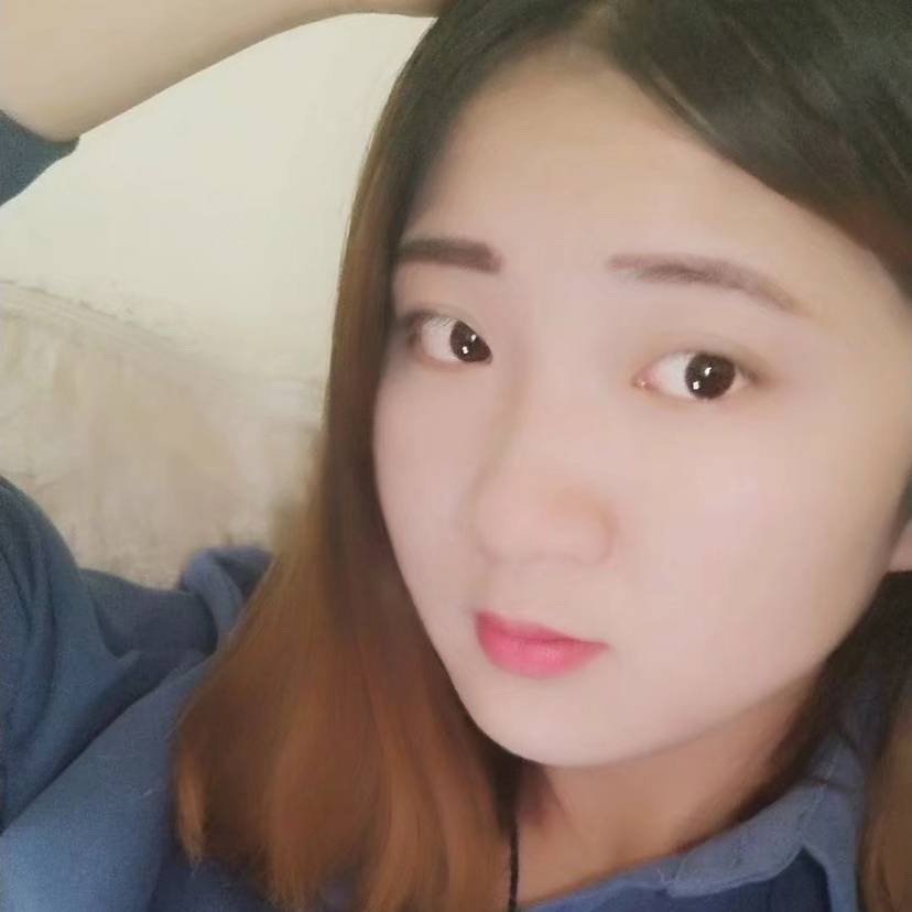 谦让回首电脑的照片