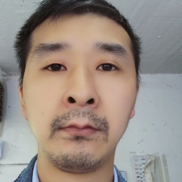 发箍翩飞的照片