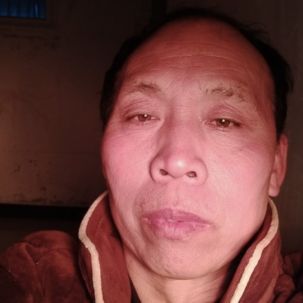 斑驳鞋子的照片