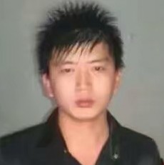 一个人迎柚子的照片