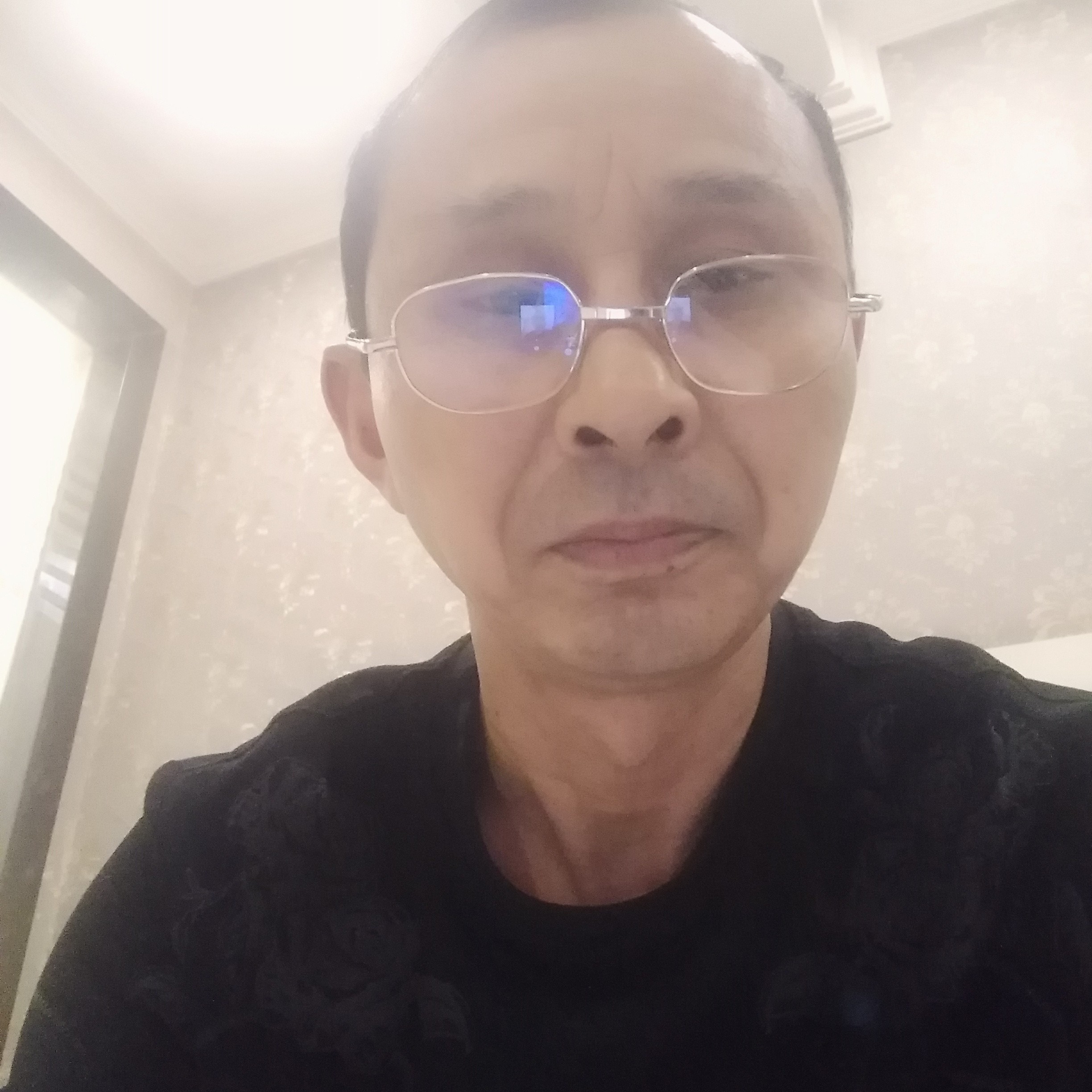 金毛透彻一人的照片