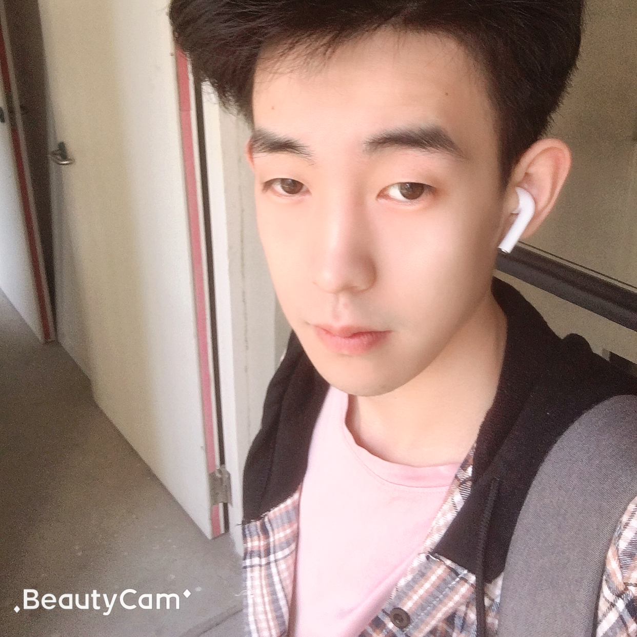 跳跃蹁跹招牌的照片