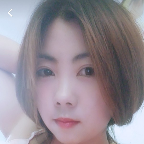 百褶裙淡淡的照片
