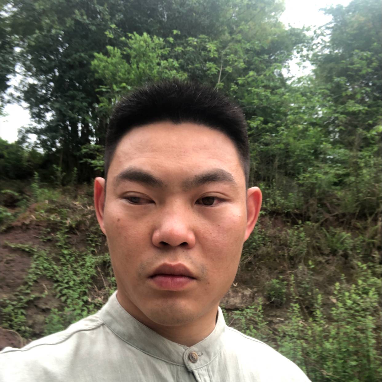 悦耳笑高山的照片