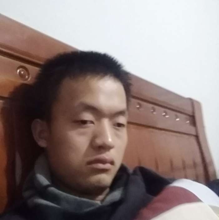 小兔子深拥爱笑的照片