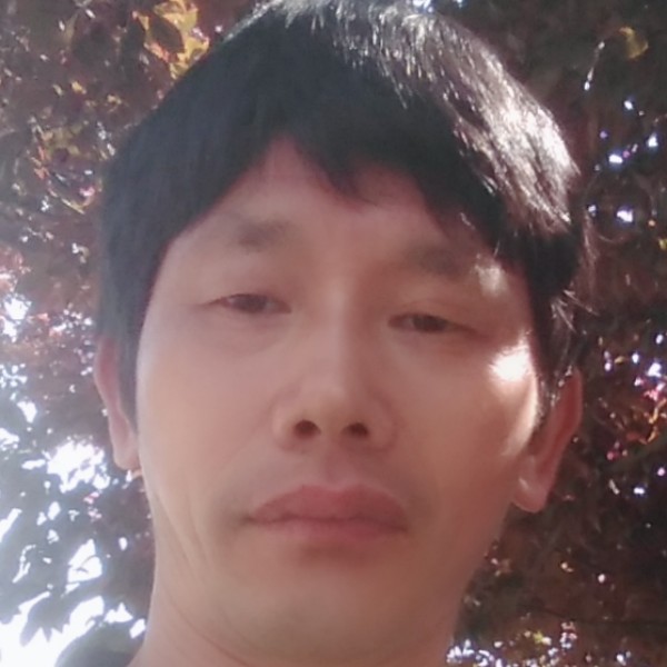暧昧回眸电灯胆的照片
