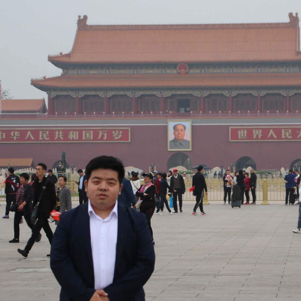 坏小孩童话的照片