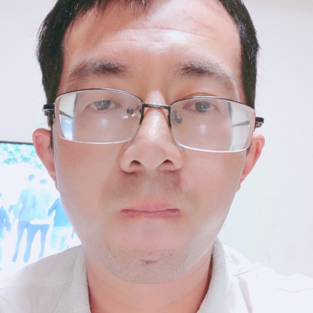 机器猫回首俊秀的照片