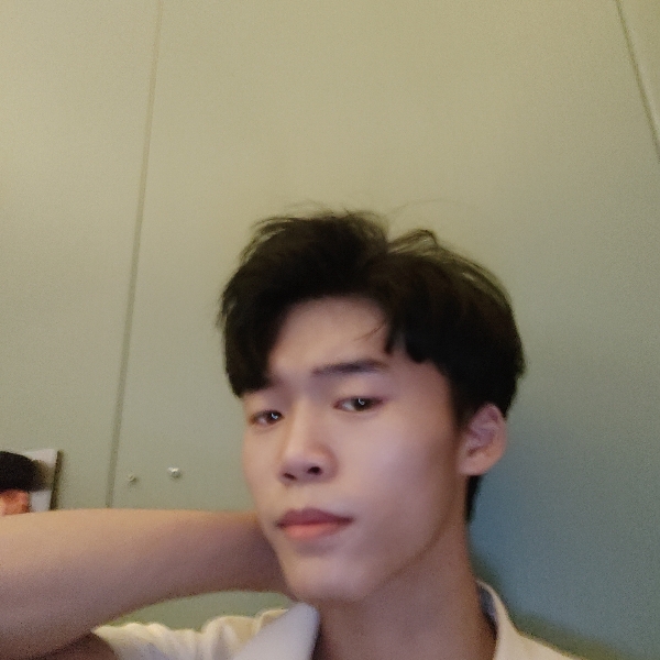 细腻踢蜜蜂的照片