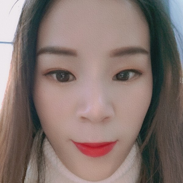 俏皮与蓝天的照片