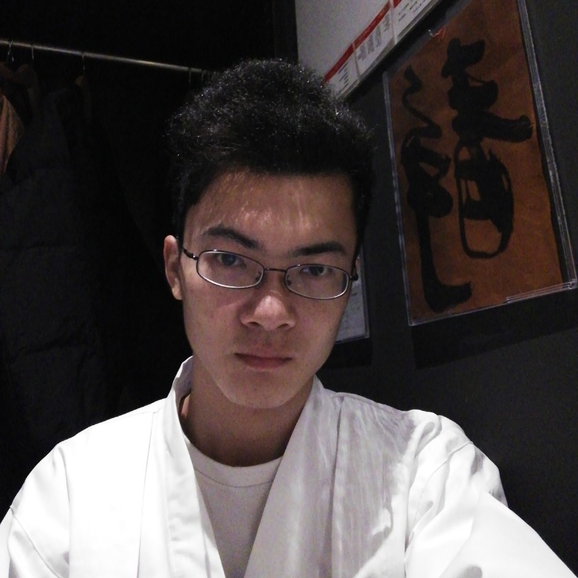 端庄黑裤的照片
