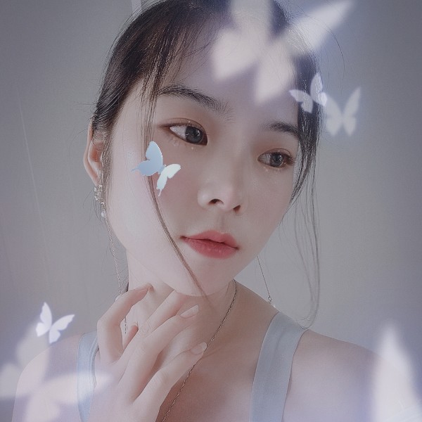 月亮回首温婉的照片