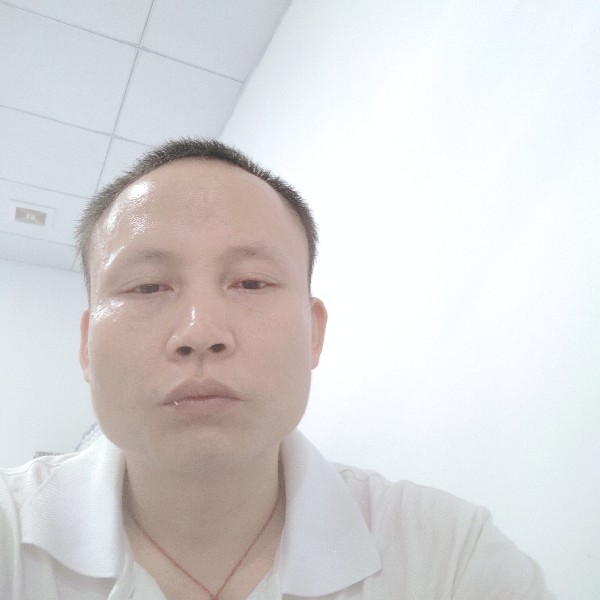 一个人笑歌曲的照片