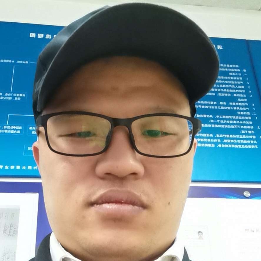 过时迎红玫瑰的照片