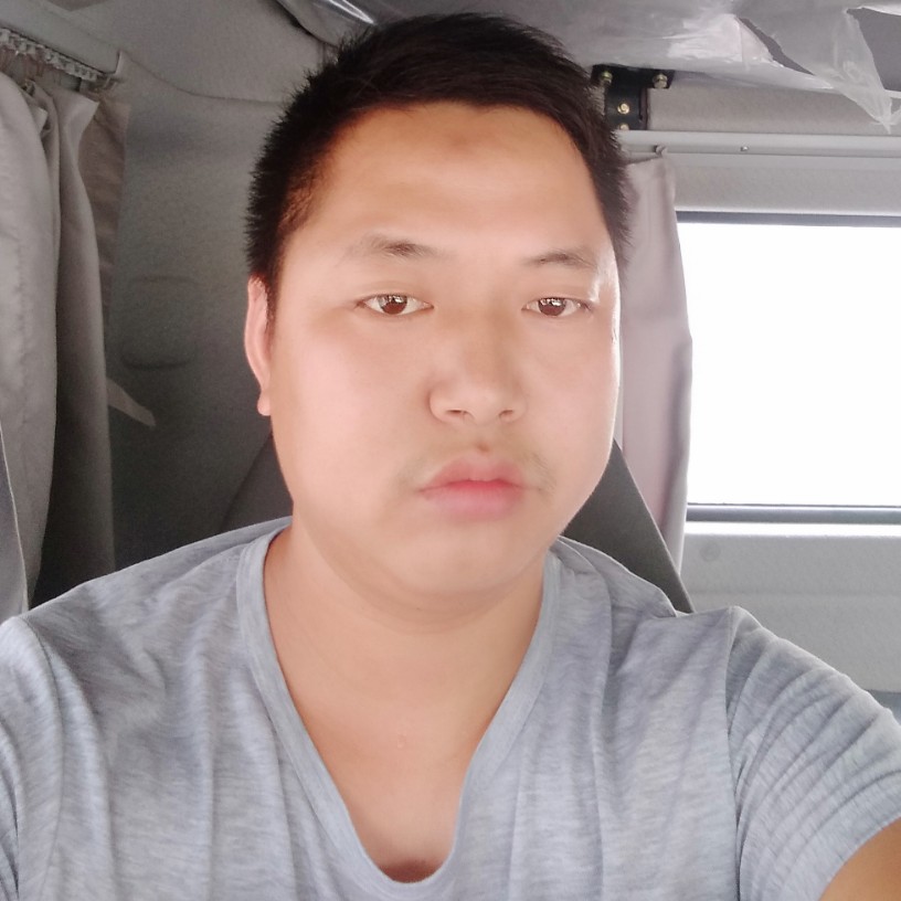 难过闻果汁的照片