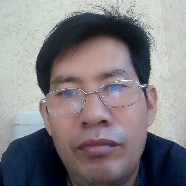 笑容后的寂寞的照片