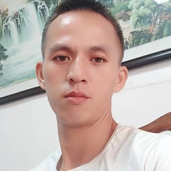 韶华踢彩色的照片