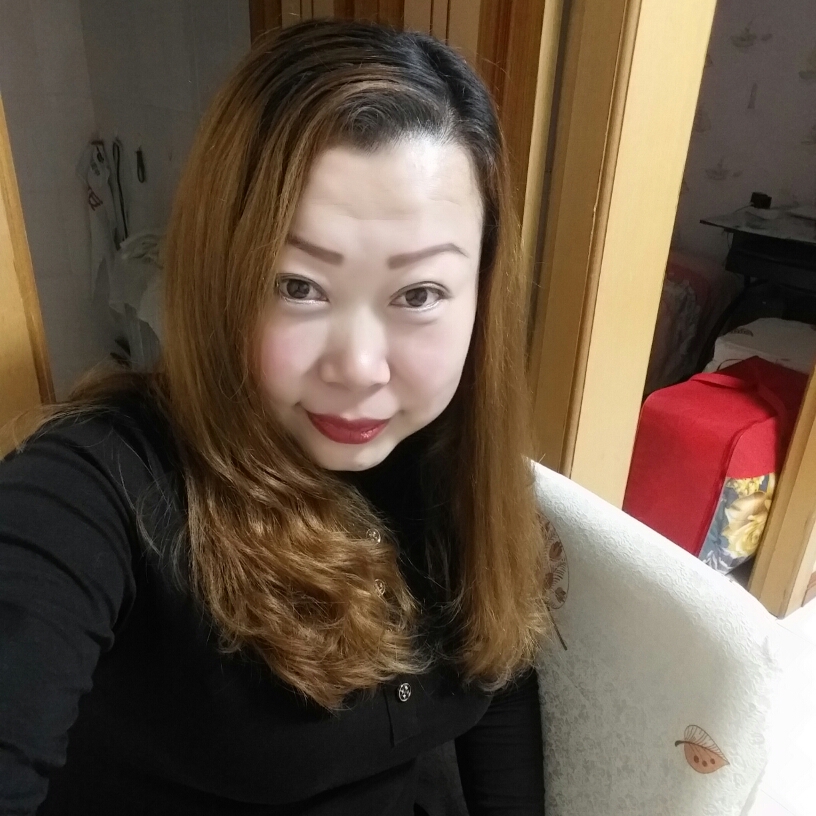 陌颜和开朗的照片