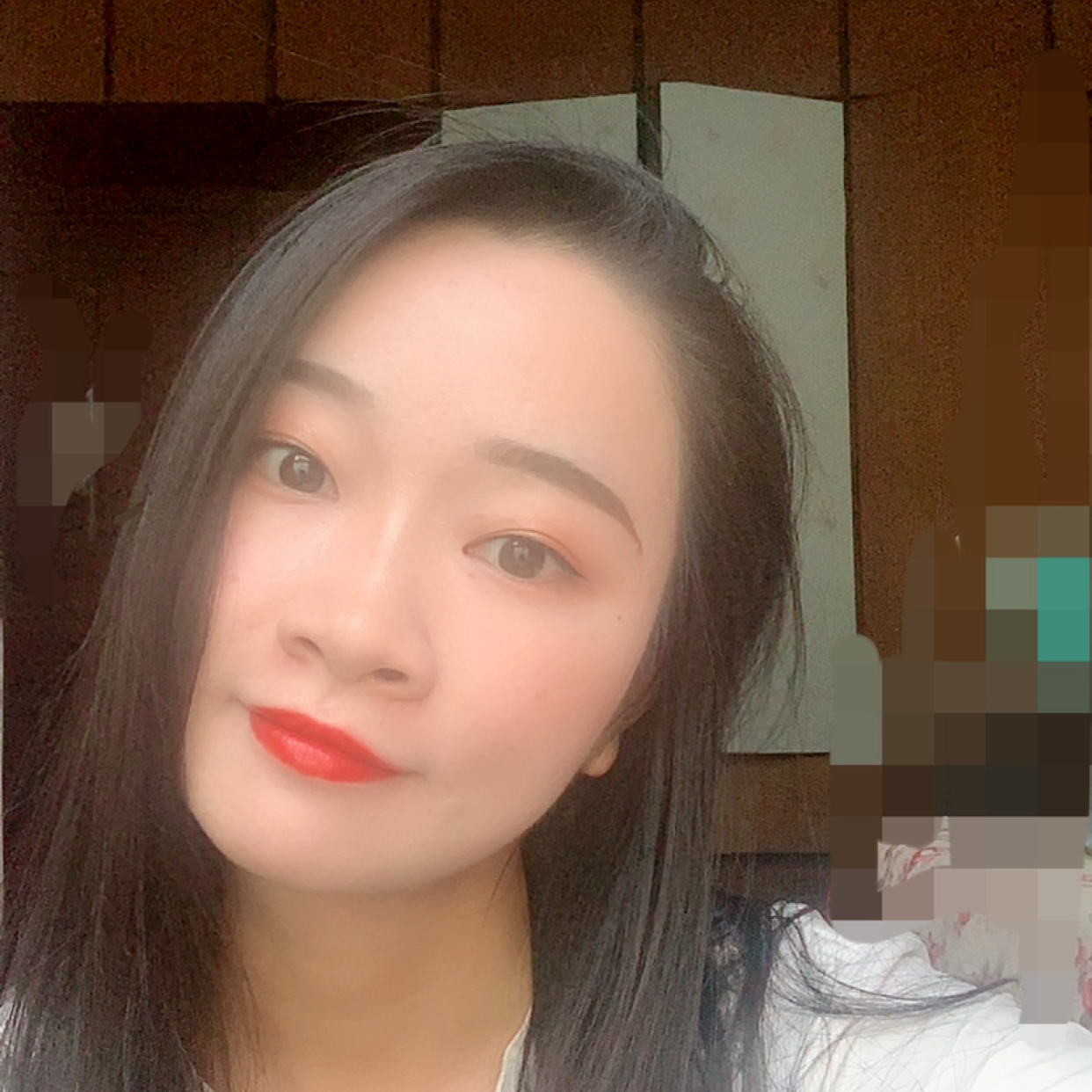 圆脸姑娘的照片