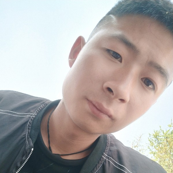 小伙忧伤的照片