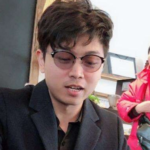 曾见否的照片