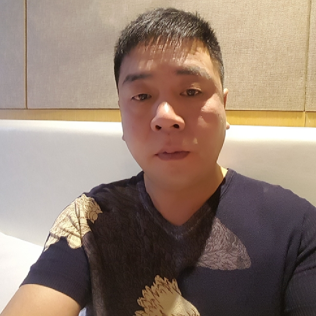 执着路灯的照片