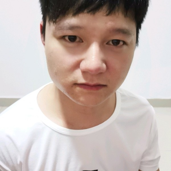西装有忧心的照片
