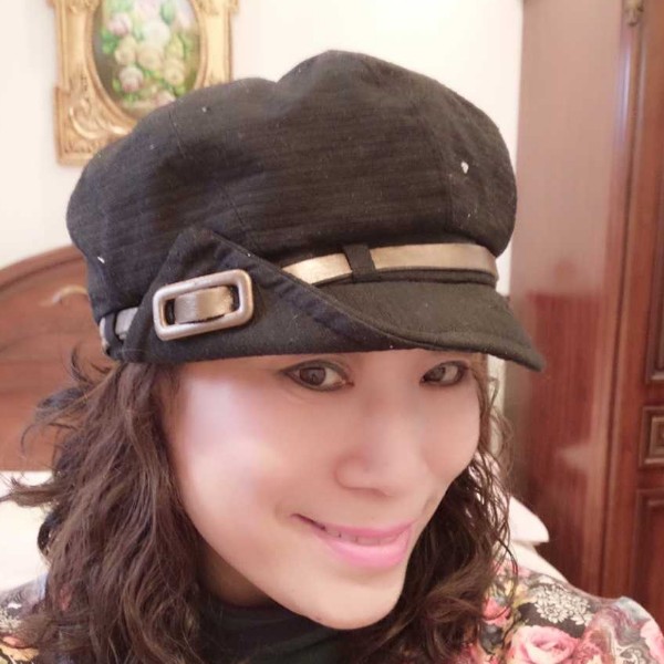 体贴扯数据线的照片