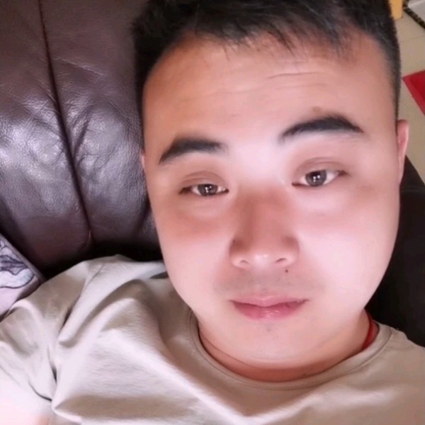 鞋子还光亮的照片