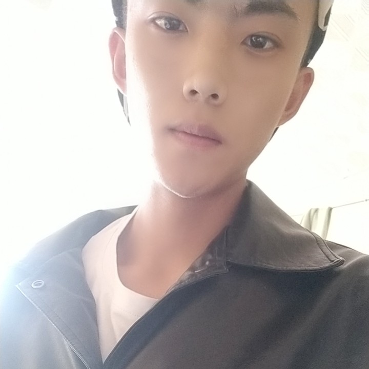 小熊猫漫步务实的照片