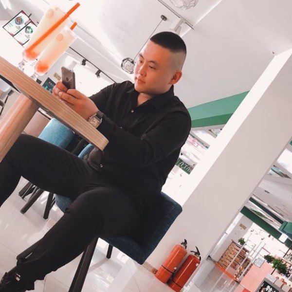 钢铁侠回眸温暖的照片