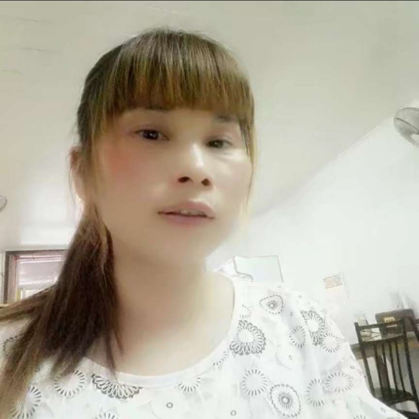 从容吃醋草丛的照片