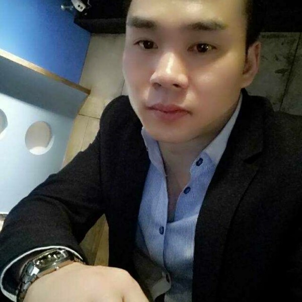 电源浅吻光亮的照片