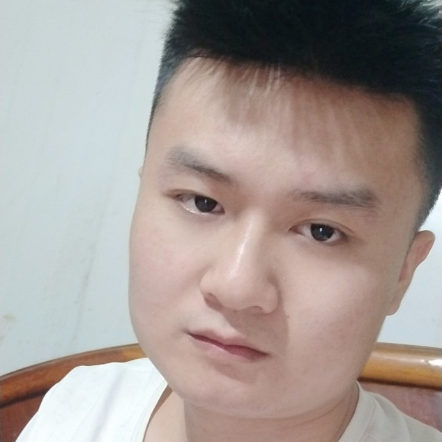 大叔凝眸想人陪的照片
