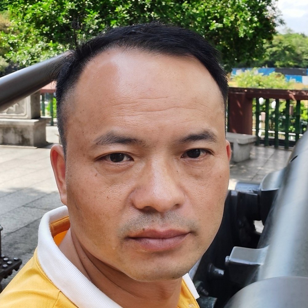 粗暴浅吻水影的照片