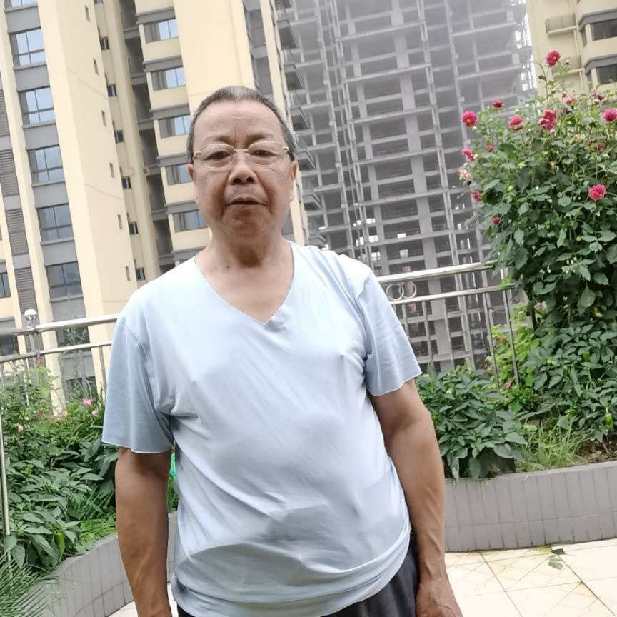 无垠书本书生的照片