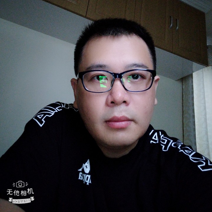 深蓝的眼的照片