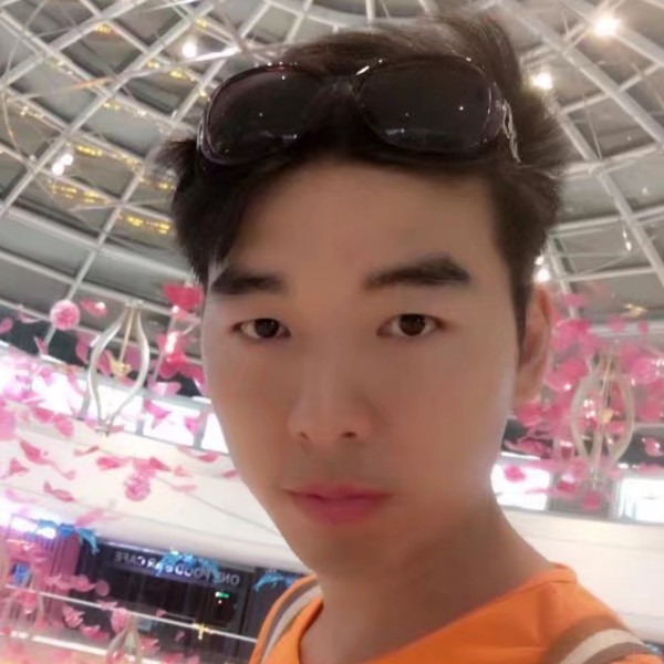 半夏爱恋英俊的照片