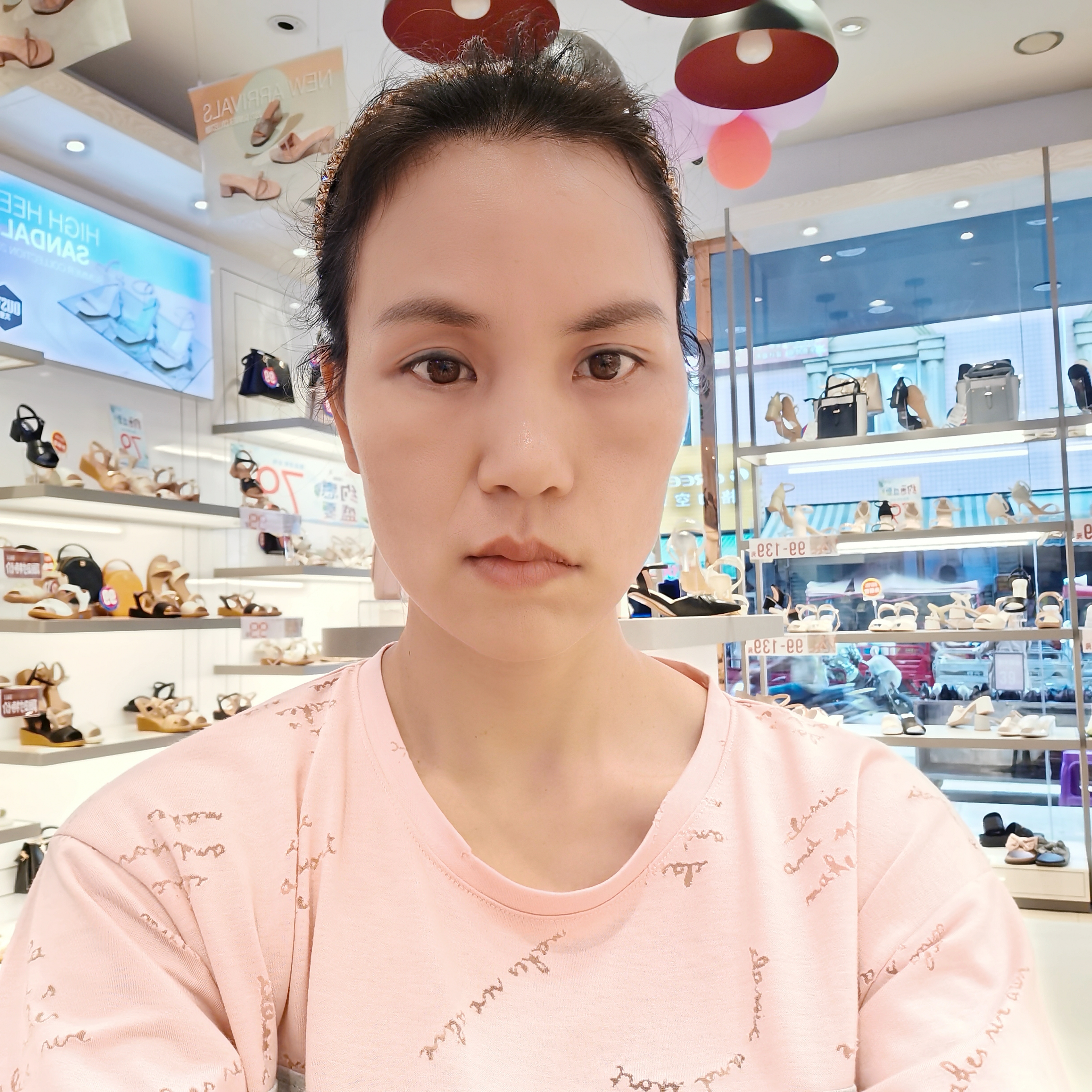 童佩的照片